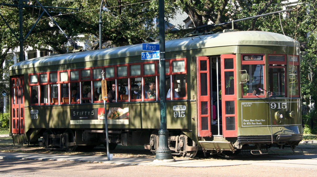 Essential Stops and Sights Along the St. Charles Avenue Streetcar Route